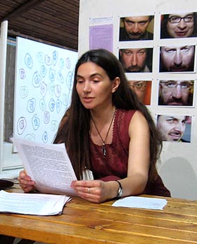 Татьяна Бонч-Осмоловская читает на вечере в Зверевском центре современного искусства. Москва, 27 июня 2006